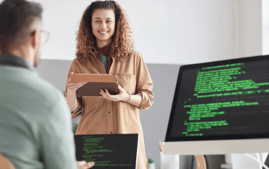 Wypowiedzenie umowy B2B w IT. Poradnik i strategie dla HR-owców