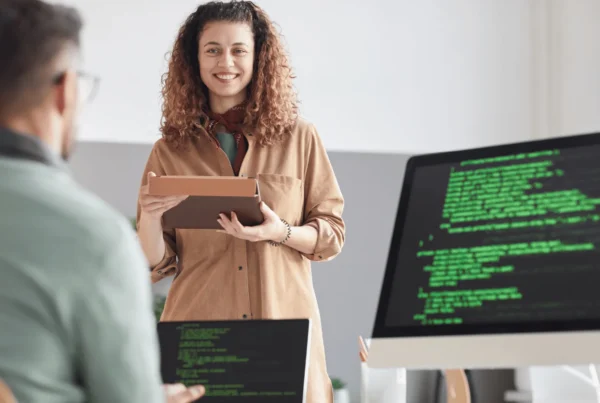 Wypowiedzenie umowy B2B w IT. Poradnik i strategie dla HR-owców